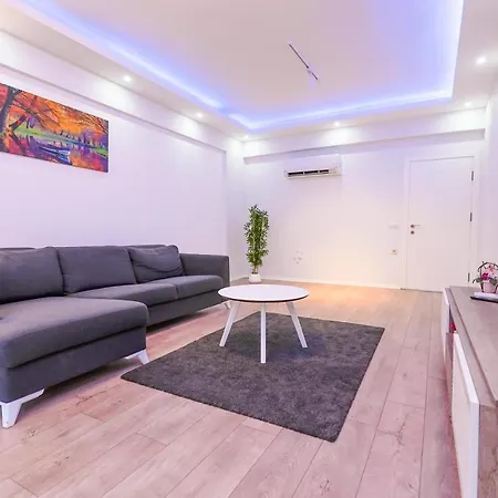 Modern Flat Near Public Transportation In Kemer 안탈리아
