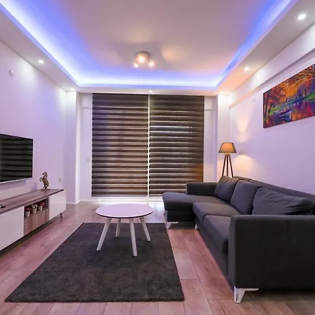 Modern Flat Near Public Transportation In Kemer Daire